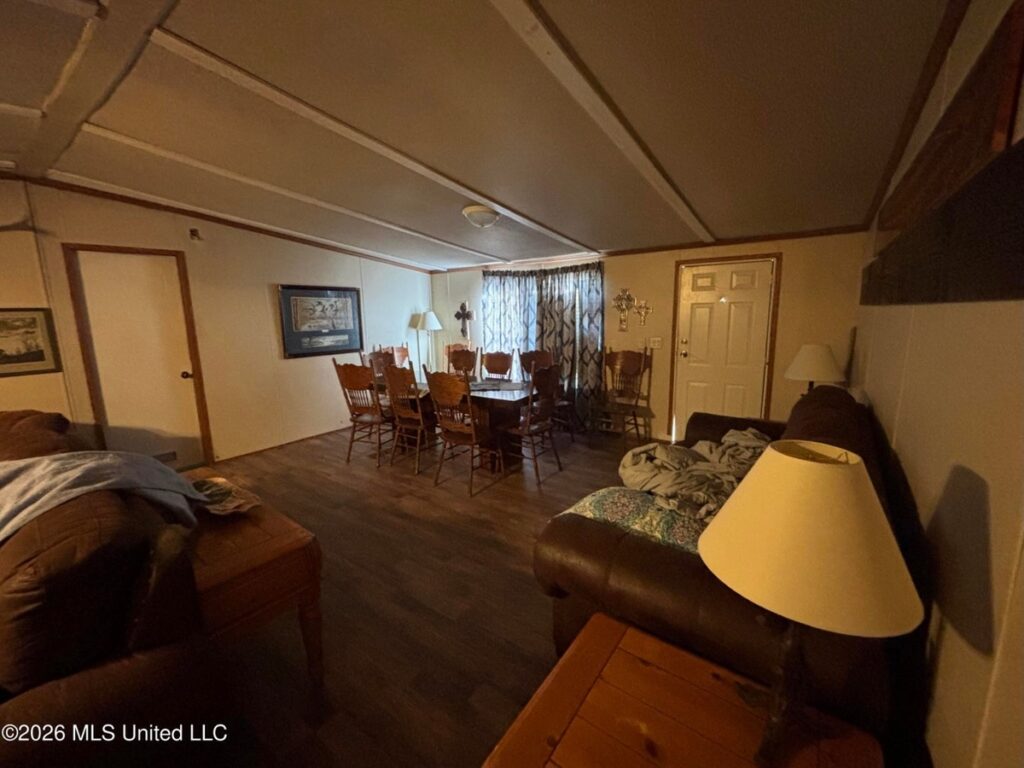 0e0732d8-874a-4ff6-bb79-6b4fbb24ae8c.jpg