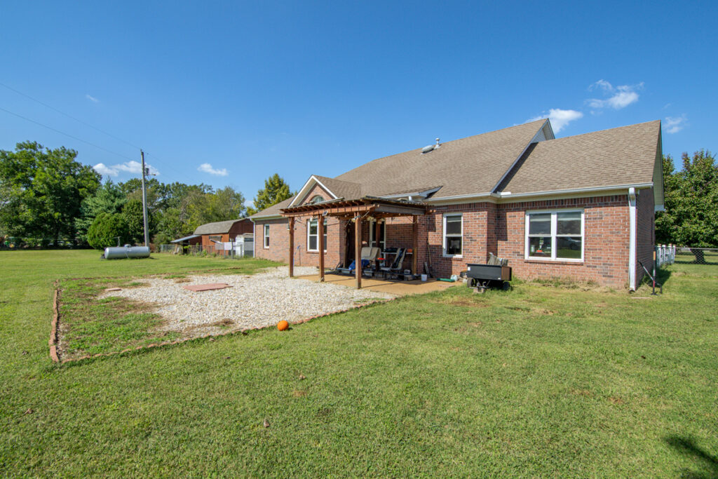 37097e5a-8137-40bd-b2e3-aced210946bd.jpg