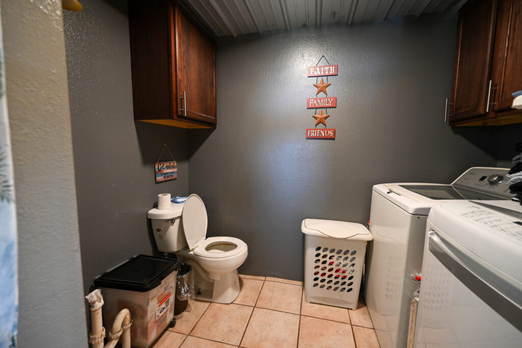 9e927e12-1ae7-4ac2-8604-71666b9da5bd.jpg