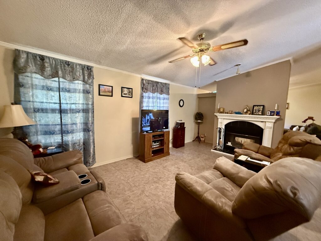 ec703c97-857c-40ab-90c4-d20262b54657.jpg