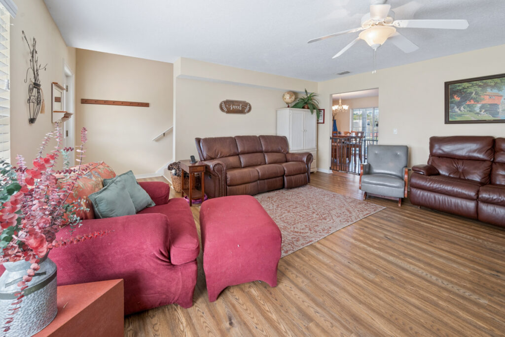 d3d6ef9c-1997-4b21-900c-f80743e03f6d.jpg