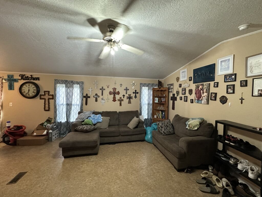 b77f4595-75b3-4bd9-9ccf-54abd3db1be1.jpg