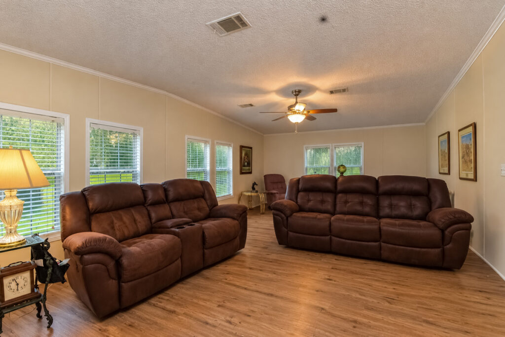 9ec46c1d-5f39-4daa-adf0-b96410cd5bf9.jpg